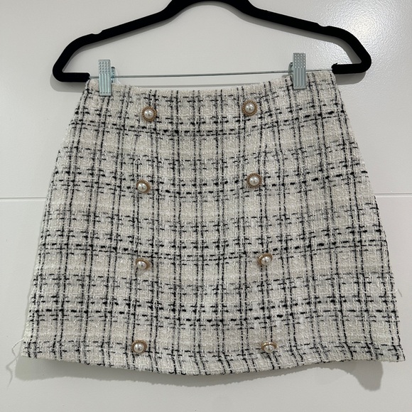 Amazon White & Black Tweed Mini Skirt w/ Pearl Button Detail Holiday Festive S - Picture 7 of 9